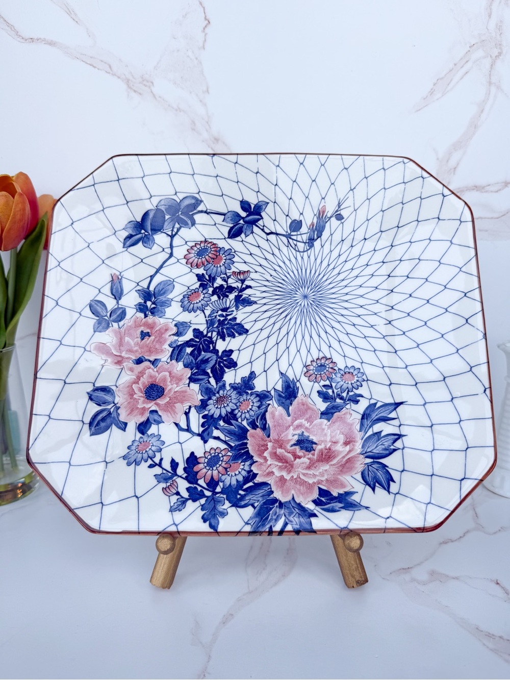 Vintage Imari-style Japanese Decorative Octagonal Spiderweb Chrysanthemum Platte